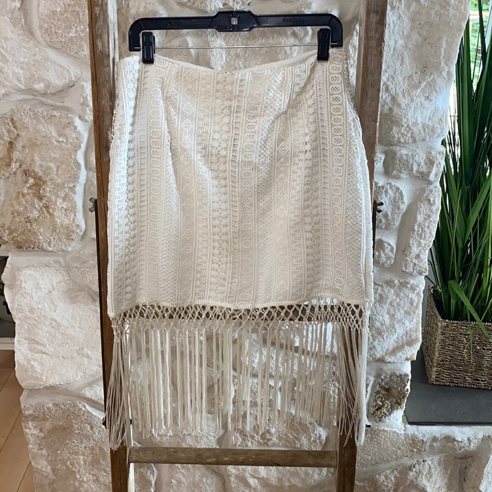 White fringe skirt with exposed zipper